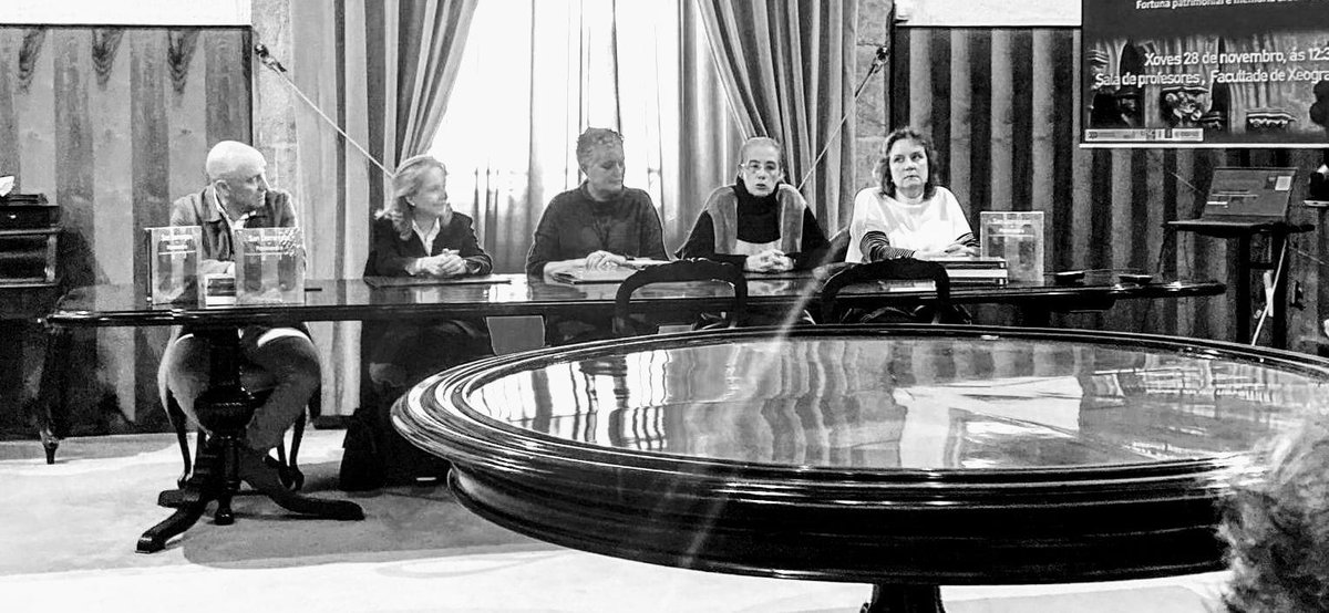 grupoIacobus's tweet photo. Presentación del libro de nuestra compañera Begoña Fernández en la sala de profesores @facultadeXH  sobre San Domingos de Pontevedra editado por el Museo de Pontevedra. https://t.co/kwcS3QPVxx