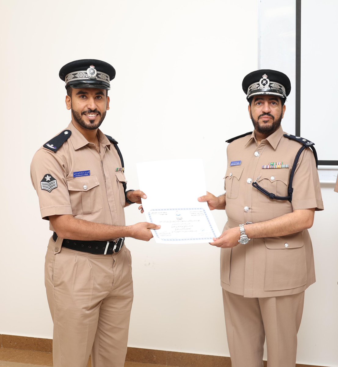 omancustoms's tweet photo. #فعاليات || الإدارة العامة للجمارك تختتم دورة تدريبية حول التدقيق اللاحق ، نفّذت بمركز التدريب الجمركي خلال الفترة من ٢٤ إلى ٢٨ نوفمبر الجاري .
#جمارك_عمان 
#شرطة_عمان_السلطانية https://t.co/WFKam3W5Bq