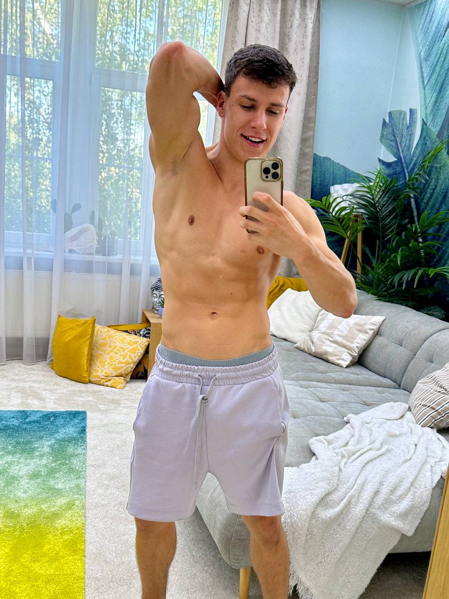 SnMendesX's tweet photo. Which is your favorite body part? https://t.co/Y8Fd7y3TnS