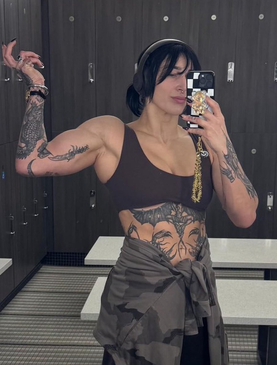 yoracrab's tweet image. see, me personally i’m thankful for : 

- rhea ripley 🥴