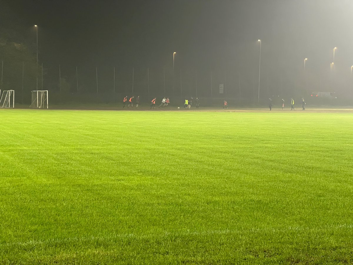 scavix's tweet photo. Quasi tutti pronto per inaugurare il campo nuovo. Con un po’ di nebbia perché qui non può mancare. https://t.co/DHYD95weDE