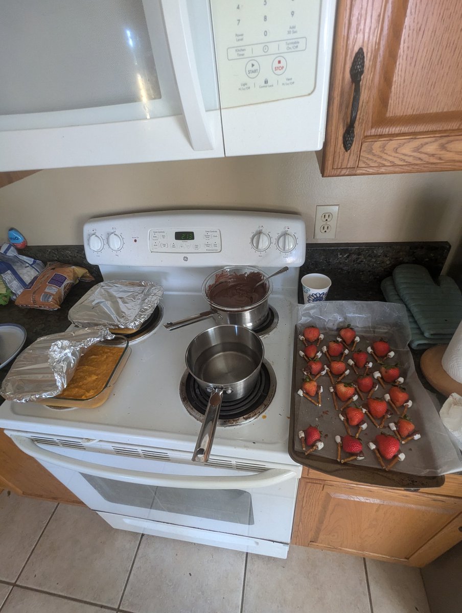 markinator99's tweet image. Thanksgiving prep 😋