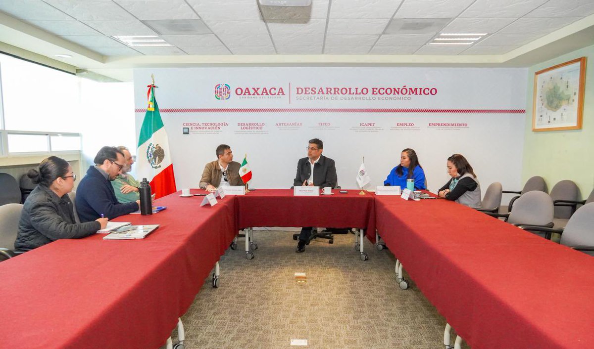 Esta mañana me reuní con Salvador Ramos, Presidente del Colegio de Notarios del Estado de #Oaxaca a quien le compartí  mi interés de abonar a la formalización y regularización del sector comercial y productivo de la entidad.

<a href="/Notaria117oax/">Notariapublica117</a> <a href="/GobOax/">Gobierno de Oaxaca</a>