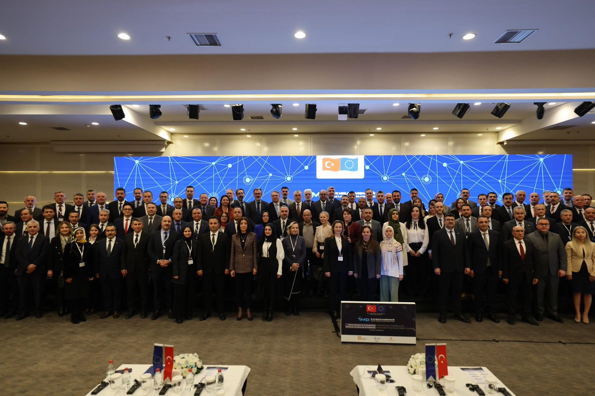 akkusmahmut's tweet photo. Çalışma ve Sosyal Güvenlik Bakanımız Sayın Prof. Dr. @isikhanvedat, #İŞKUR’un öncülüğünde Genel Müdürlümüzce gerçekleştirilen İş ve Meslek Danışmanlığı Hizmetlerinin Geliştirilmesi Projesi’nin kapanış programı ile Uluslararası #İstihdam Politikaları Konferansı’na katıldık🇹🇷 https://t.co/mM297OGmja