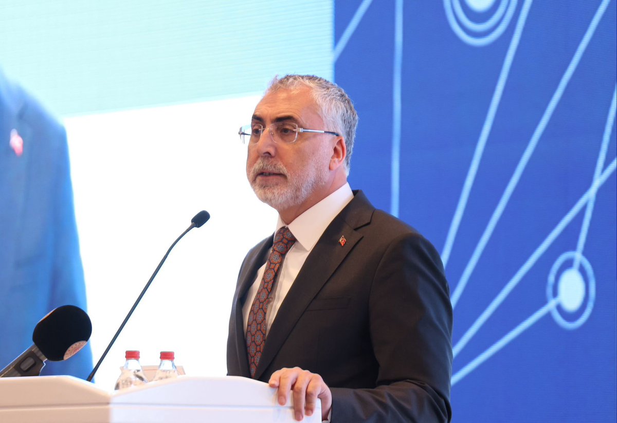 akkusmahmut's tweet photo. Çalışma ve Sosyal Güvenlik Bakanımız Sayın Prof. Dr. @isikhanvedat, #İŞKUR’un öncülüğünde Genel Müdürlümüzce gerçekleştirilen İş ve Meslek Danışmanlığı Hizmetlerinin Geliştirilmesi Projesi’nin kapanış programı ile Uluslararası #İstihdam Politikaları Konferansı’na katıldık🇹🇷 https://t.co/mM297OGmja