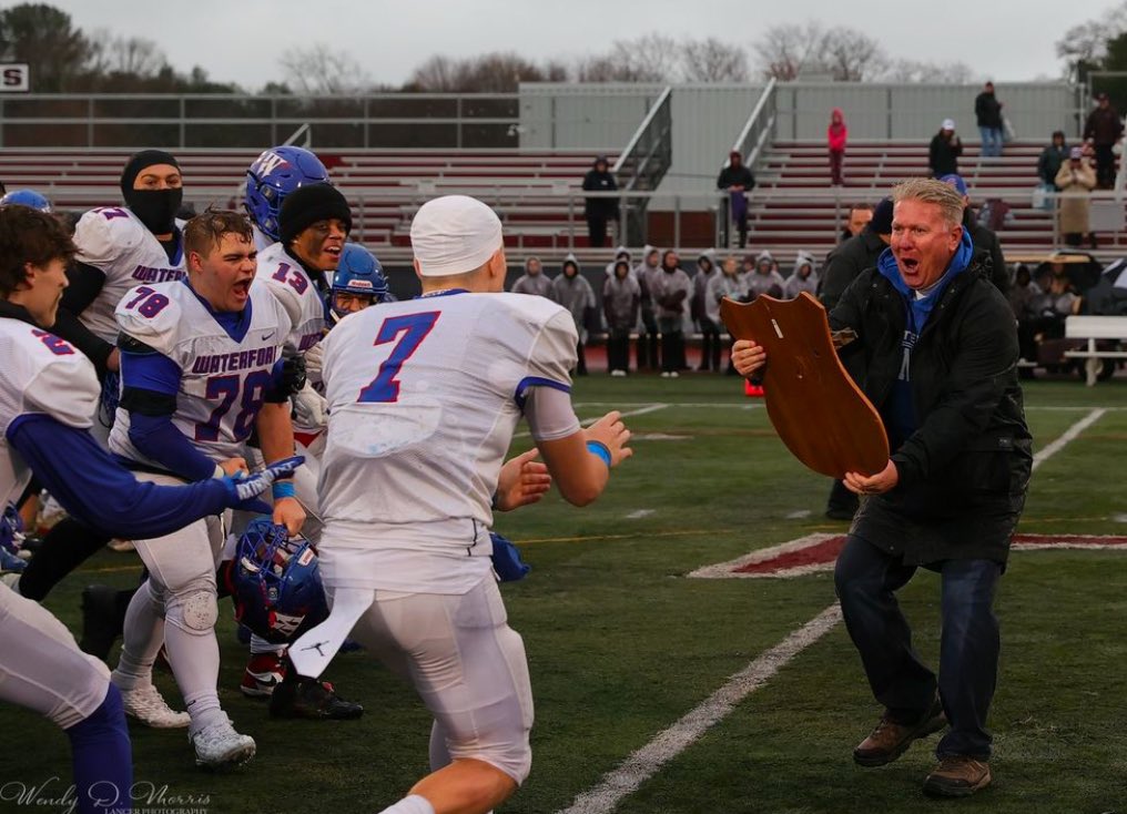 brule_rob's tweet image. Waterford 41 East Lyme 7
2024 Battle of the Bay Champions and on to the CIAC Playoffs! Nice having the trophy back in 06385…and yes…First Selectman Cunningham owes me lunch😉