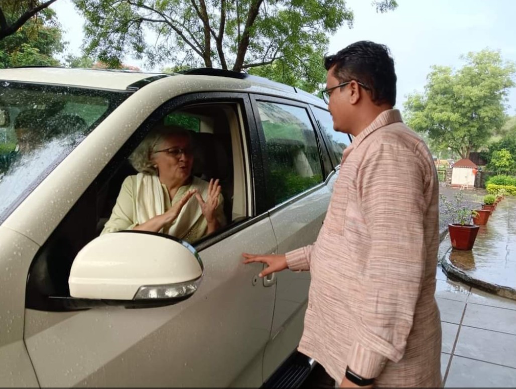 वंचित बहुजनाच्या माय, माझ्या सारख्या हजारो विद्यार्थ्यांचे सामाजिक राजकीय भान विकसित करण्यामध्ये ज्यांचे महत्वाचे योगदान आहे, अशा प्रा. अंजलीताई मायदेव-आंबेडकर ह्यांना जन्मदिनाच्या सदिच्छा 💐🎂
<a href="/AnjaliMaydeo/">Anjali Maydeo Ambedkar</a> <a href="/VBAforIndia/">Vanchit Bahujan Aaghadi</a>