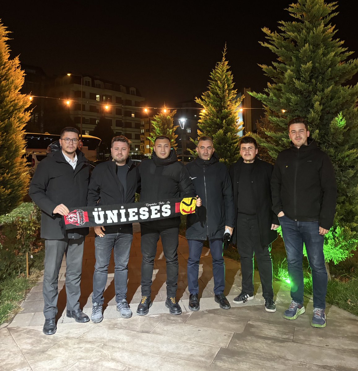 uni_eses's tweet photo. Üniversiteli Eskişehirsporlular olarak Nefer tribün liderlerimizden Alihan BAŞKAN ile buluştuk ve görüş alışverişinde bulunduk. Kendisine desteği ve nezaketi için teşekkür ediyoruz.

Yaşasın Eskişehirspor !

@nefergrubu https://t.co/RyH4b8t4Os