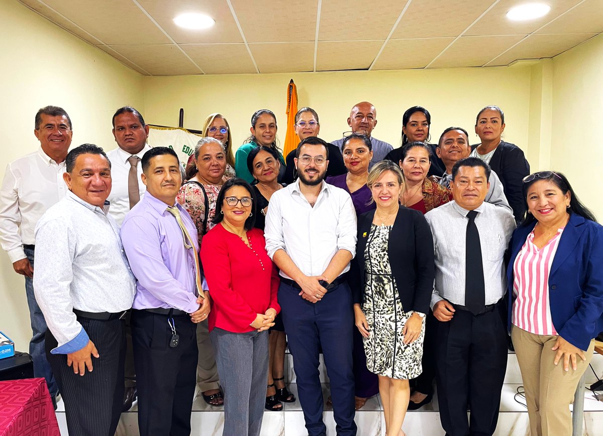 EducacionZ4_Ec's tweet photo. [PORTOVIEJO] Participamos de la clausura del Plan Nacional Aprender a Tiempo, que beneficia a más de 3.000 estudiantes de 40 instituciones educativas, brindando apoyo técnico-pedagógico, orientado a la nivelación y recuperación de aprendizajes.

#ElNuevoEcuadorResuelve https://t.co/YNb0zgl44G