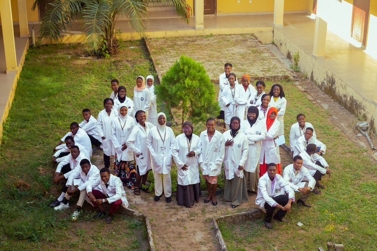 DVM_28_Unilorin's tweet photo. The only impossible journey is the one that never beginsπβ¨
Yesterday, being our labcoat day, we were officially welcome into Veterinary medical school.π€
#Labcoatday
#Maximus'28
#Facultyofveterinarymedicine
#Unilorin https://t.co/d4iRp8Il6d