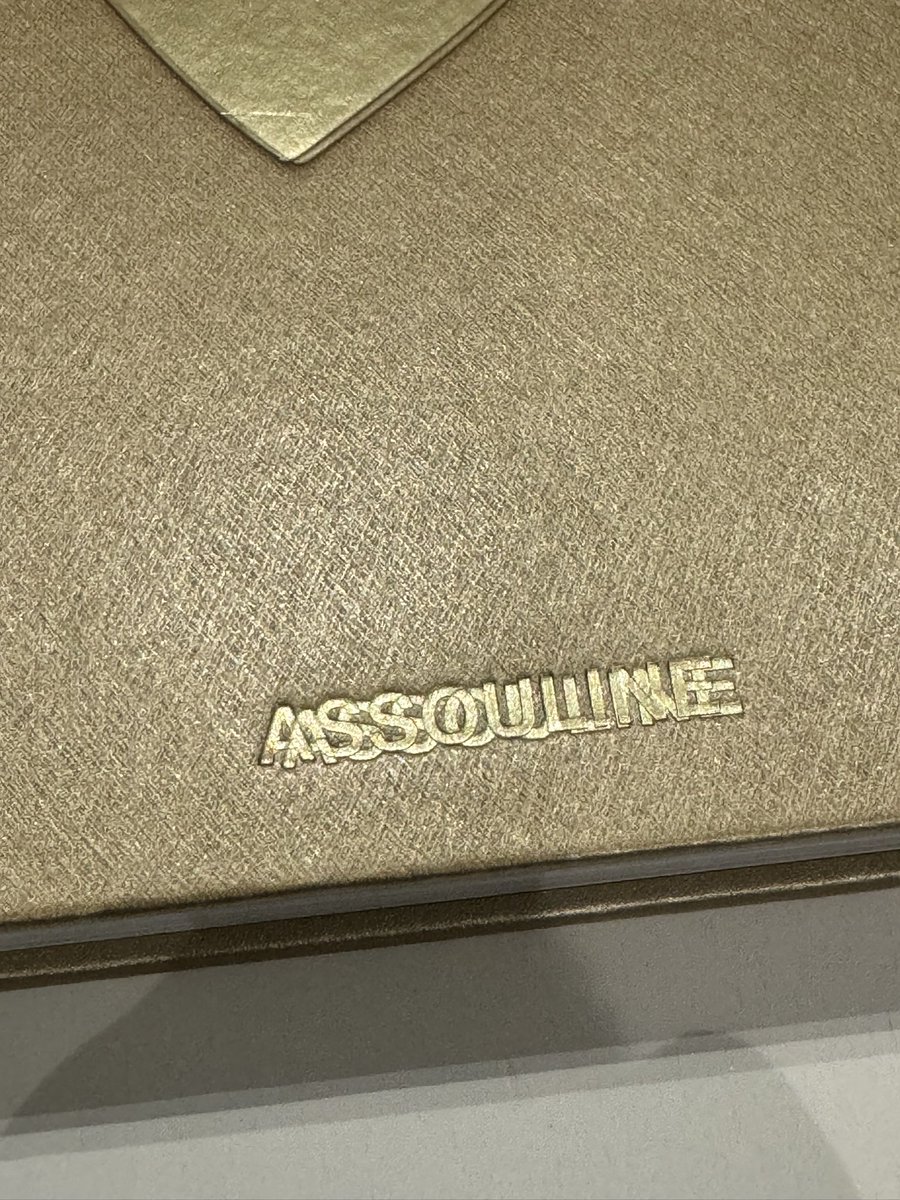 GMAN_1980's tweet photo. @acmilan @Assouline I have to say I’m really disappointed with my book, it was not cheap product and has arrived to me faulty. Would expect much better. #ACMilan #assouline contacted the customer service and all I giving was a link to download a return label to get a refund https://t.co/5HdccZYuz5