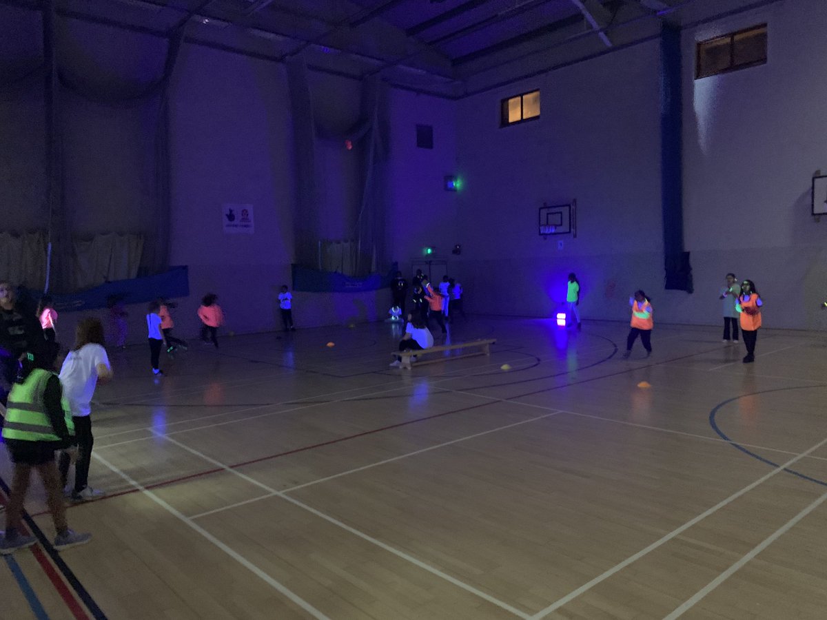 tamesidessp's tweet photo. We LOVE glow dodgeball! Tonight we had our girls fun fest @astleysports with DJ Emma and jazzy Geoff! #positiveexperience #fun #glow #party https://t.co/FVMHi5H8tZ