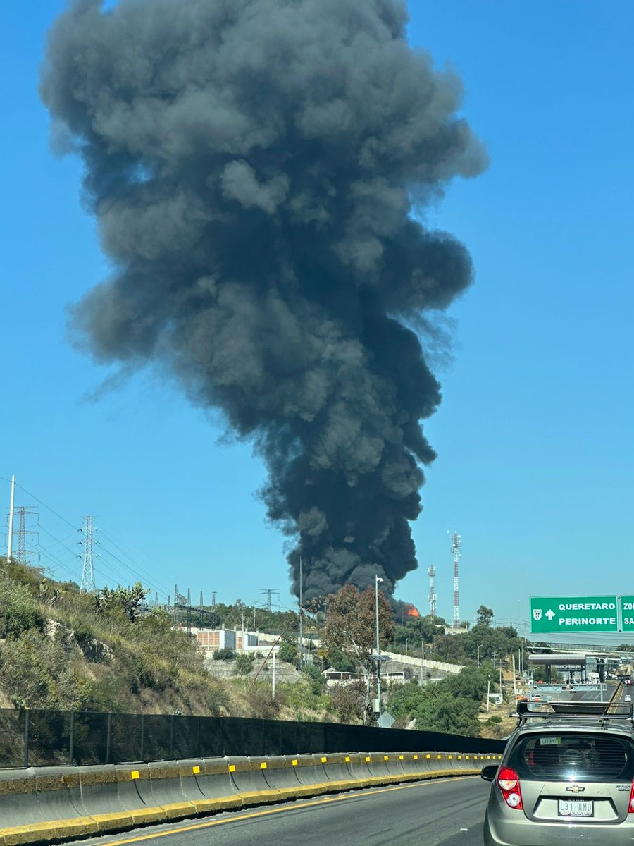 cuartodemillamx's tweet photo. Se está quemando la caseta de zona esmeralda en la chamapa lecheria. https://t.co/IF26RIad6R