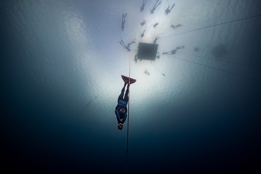 #Apnea 📸 | ¡LA POSTAL 😮‍💨! Sofía Gómez en su descenso para el récord continental con una inmersión de 103 metros.