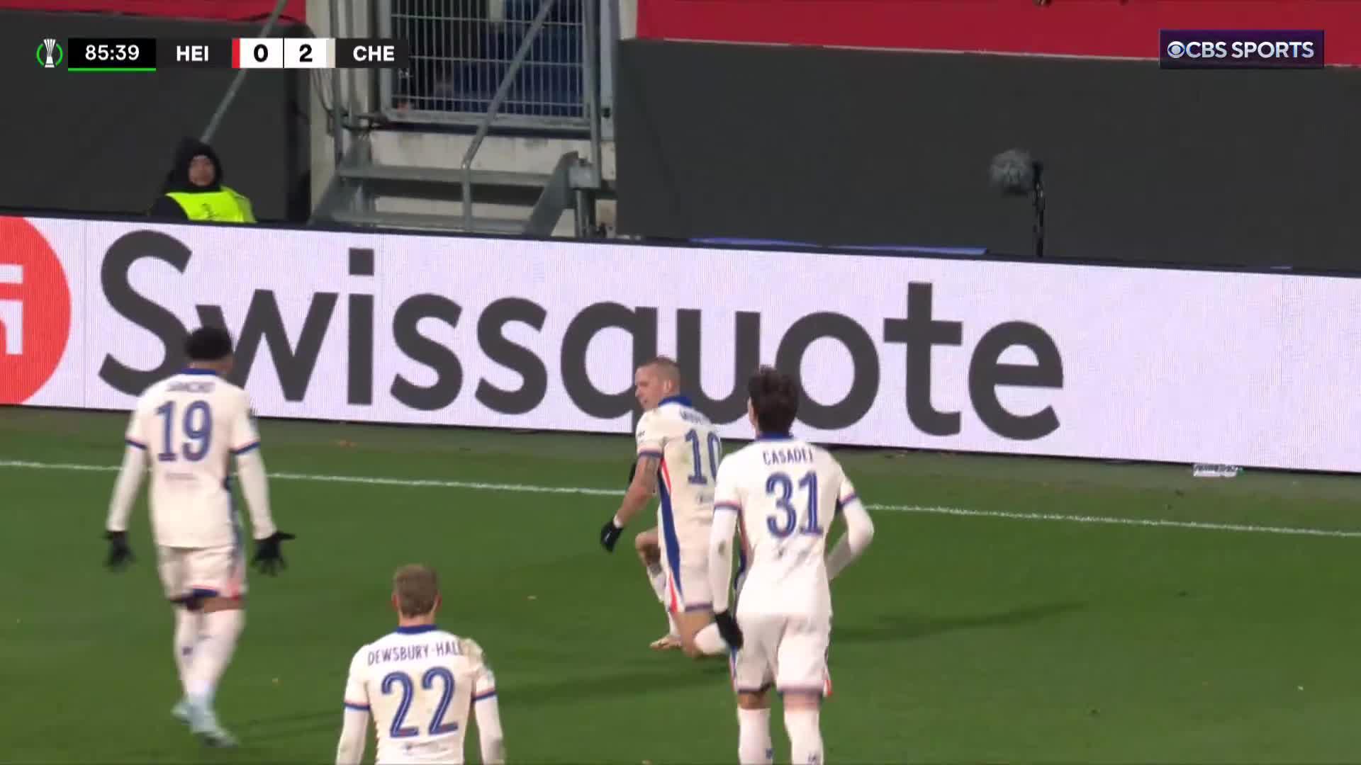 A beautiful team build-up sets Mykhailo Mudryk up to finish it for Chelsea 🔥