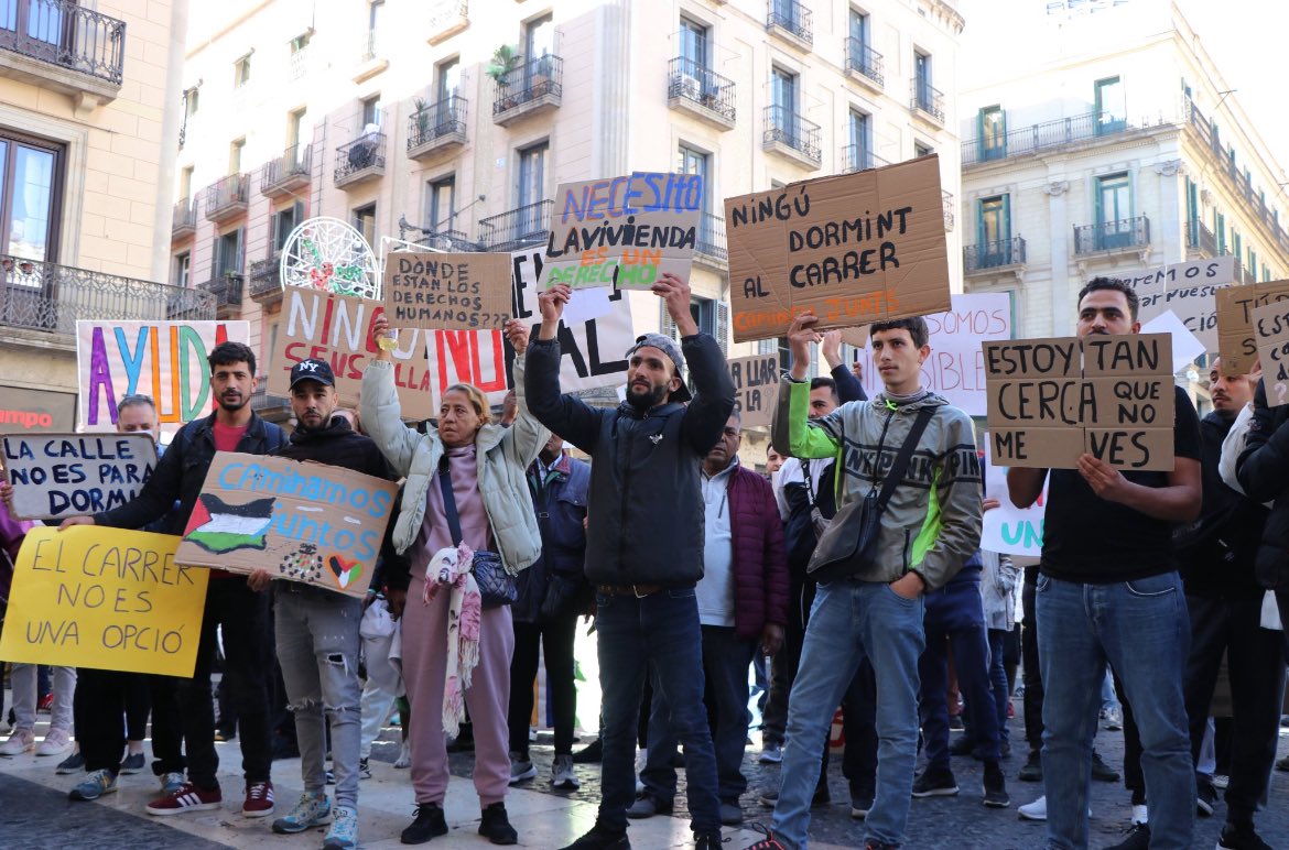 Ester Aranda (@esteraranda) on Twitter photo La calle no es para dormir. 
Més de 1200 persones dormint al carrer a Barcelona i 4.000.000 d’habitatges buits a Espanya.
<a href="/xapsllb/">XAPSLL</a> La calle no es para dormir. 
Més de 1200 persones dormint al carrer a Barcelona i 4.000.000 d’habitatges buits a Espanya.
<a href="/xapsllb/">XAPSLL</a>