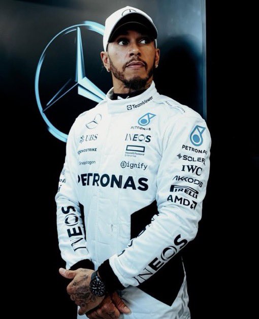 fastpitstop's tweet photo. These pictures were taken 7 years apart https://t.co/bMSpT3ehhn