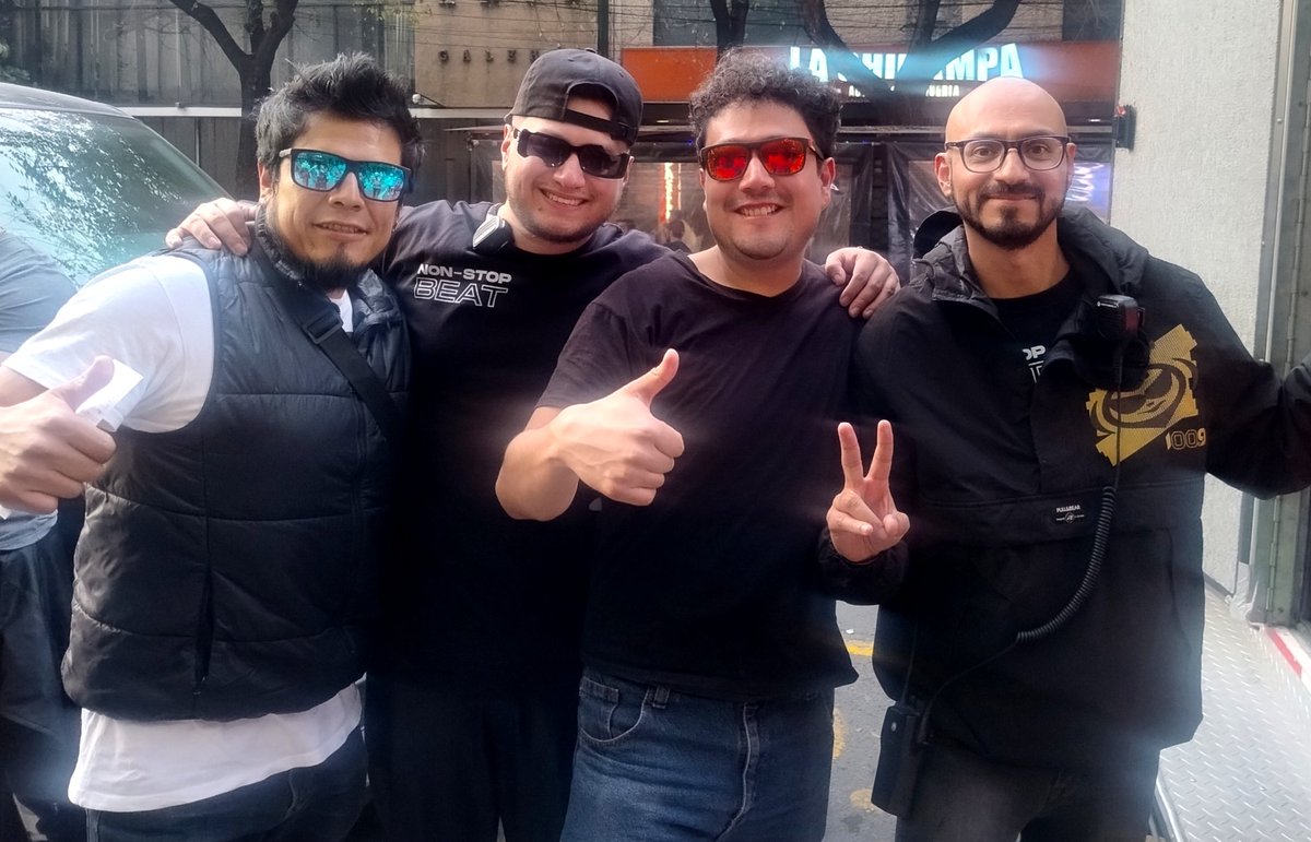 djmikexs's tweet photo. Simplemente GRACIAS POR TODO amigos estuvo de lujo!!! 10/10🥵🔥😎🔥🥵 @BEATOFICIAL 🐝 @AndreDyrdeck @DenseConSalcedo @edilarue @FrankEsMiNombre @Wallacebt #BeatRandom #BeatDrop #ladofdefrankenvivo #DirtyBeats @tonikalvg #Beat20años 🧵🪡 https://t.co/pBDFx1BNgV