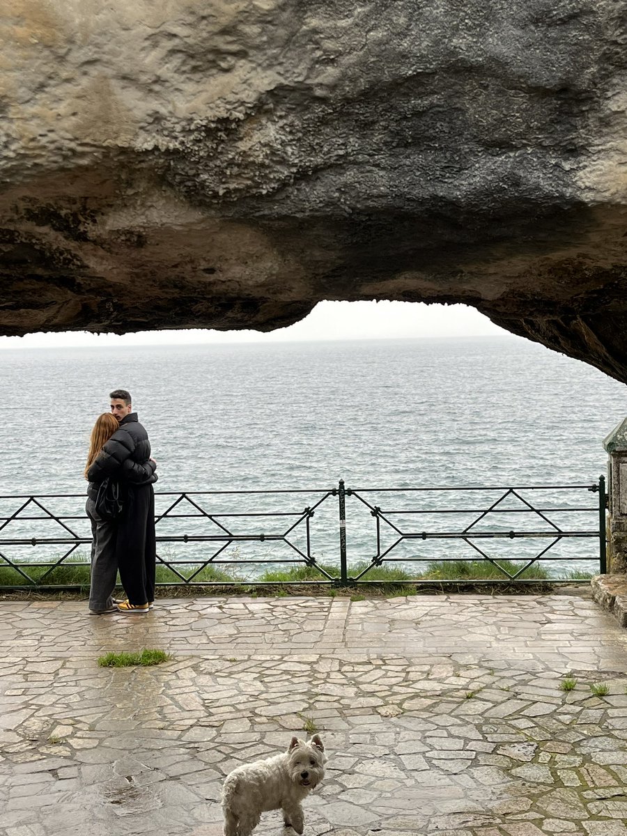nata_uri's tweet photo. Desconocidos en Llanes, Asturias. 

Se suele decir, twitter, haz tu magia. https://t.co/JsXCGnP2uP