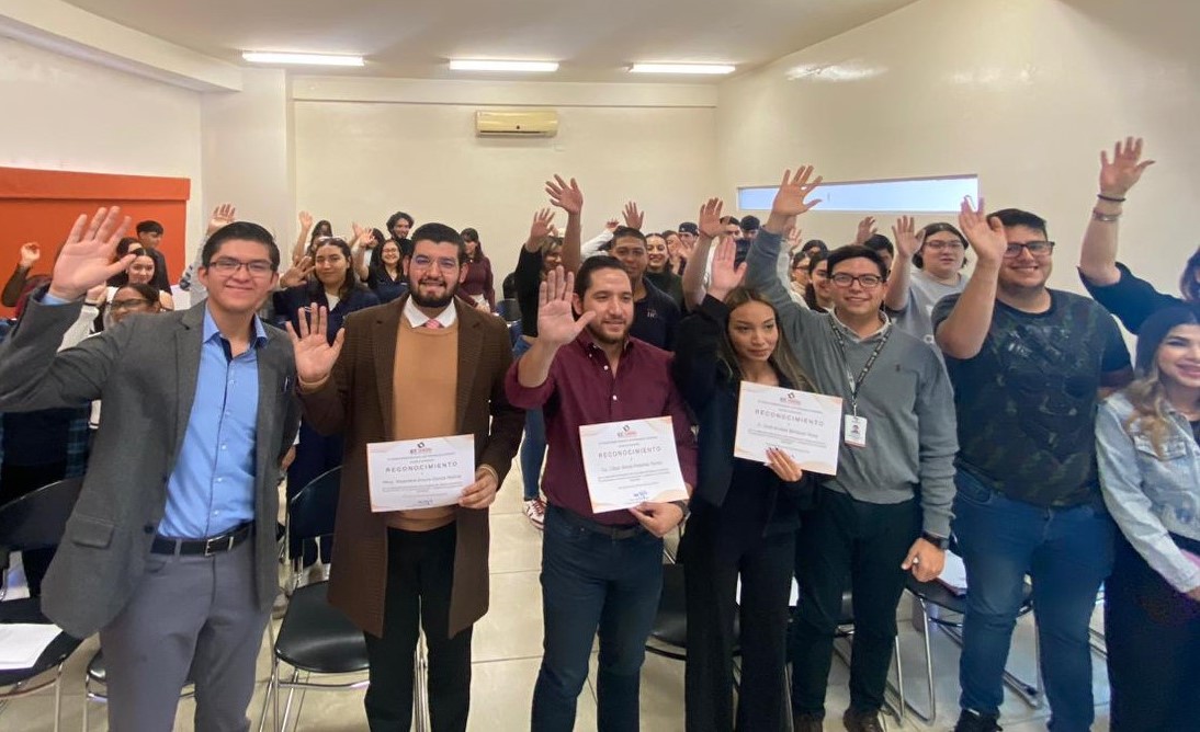 IEESonora's tweet photo. En el marco del Congreso Total de la Universidad UNILÍDER, el #IEESonora organizó el Diálogo Universitario "Tu participación no termina con la elección", con el propósito de acercar a las juventudes a ejercer una #ParticipaciónCiudadana activa e interesarse en temas públicos desde diversas opciones.

En el panel estuvieron presentes Alejandro Arturo García Molina, Presidente de la Asociación Civil Deja Tu Huella (@Dejatuhuellahmo), Itzel Anabel Bórquez Yepiz, representante estudiantil de la Universidad UNILÍDER (@Unilider_univ) y César Alexis Federico Torres, Vicepresidente de Jóvenes Empresarios en la Cámara Nacional de Comercio Servicio y Turismo en Pequeño (CANACOPE) en Sonora