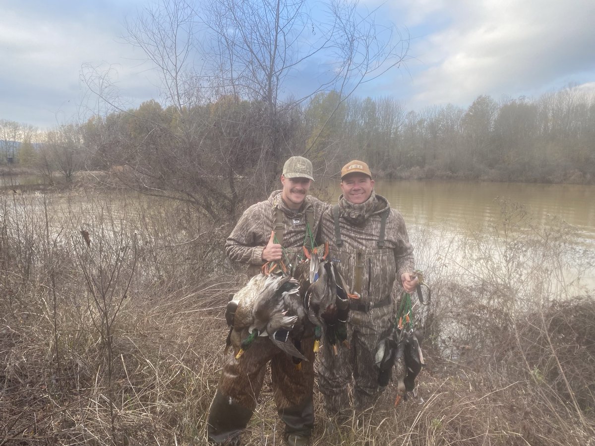 huntmvfarm's tweet photo. Thanksgiving Day hunt with the boys!! Such a blessing for us to have a place to hunt with our boys 🦆🦆🦆 Great morning……..Trent we missed you buddy, Saturday will be here soon https://t.co/QD2tdCVRC4