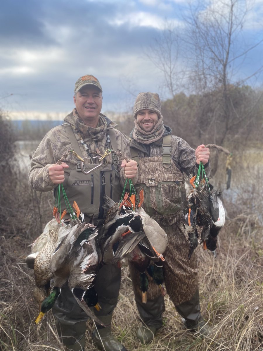 huntmvfarm's tweet photo. Thanksgiving Day hunt with the boys!! Such a blessing for us to have a place to hunt with our boys 🦆🦆🦆 Great morning……..Trent we missed you buddy, Saturday will be here soon https://t.co/QD2tdCVRC4
