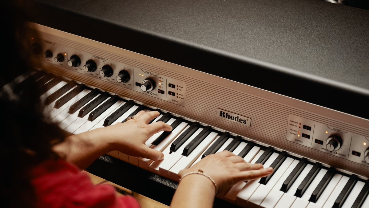 The Unveiling! Rhodes 𝐓𝐑𝚰𝐎𝐋𝐎𝐆𝐘 Live Session Vol. 3 🎹

Our exploration of classic jazz trios continues in collaboration with <a href="/RhodesPiano/">Rhodes® [Pianos]</a> &amp; <a href="/gillespeterson/">Gilles Peterson</a> as we showcase the innovative Mk8. instagram.com/p/DC6vhk6skop/…