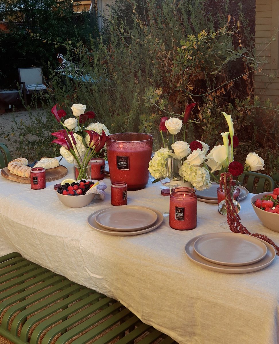 From all of us here, we wish you and your loved ones a joyful holiday season 💫

📸: <a href="/allisonkelleyy/">Allison Kelley</a>

Xx,
The Voluspa Team