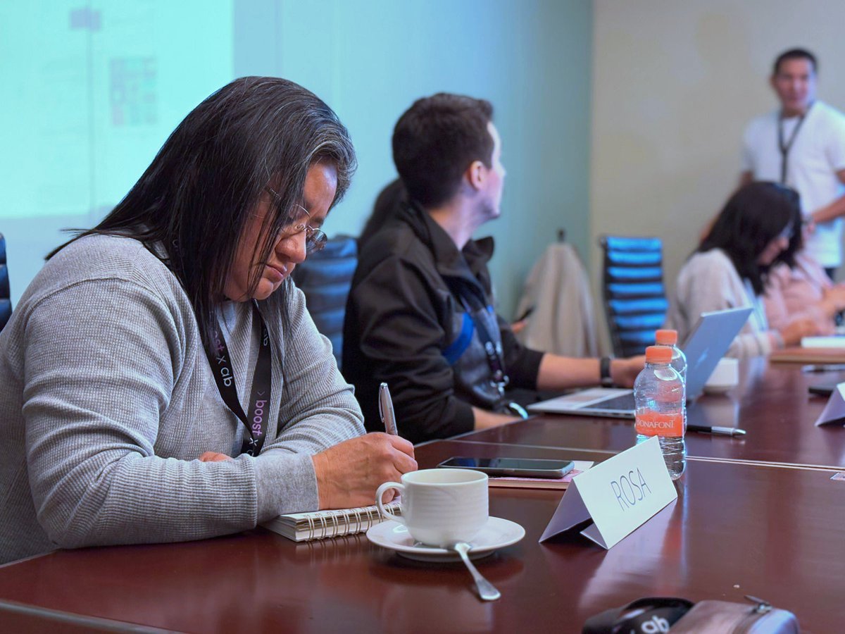 aaronbenitez_'s tweet photo. Desarrollando estrategias de negocios y de diseño de estilo de vida hoy con mis clientes de la edición de este mes de #boostxab. En esta ocasión mi interacción es co ingenieros, empleados de gobierno, emprendedores, herederos y desarrolladores de software. Te veo pronto en las siguientes sesiones disponibles para impulsar tu marca personal, tus ventas, tu salario, tus oportunidades, tus ingresos y más. Ten una vida personal y profesional genial.