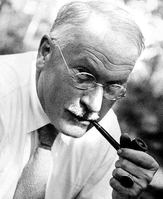 "Aydınlanmak için ışığı kafamızda canlandırmamız değil, karanlığımızı fark etmemiz gerekir."

— Carl Gustav Jung