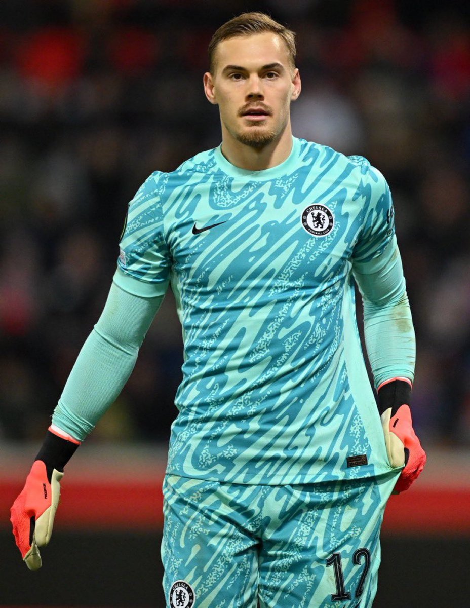 Mrbankstips's tweet photo. Should he be starting ahead of Sanchez ? https://t.co/ERIKP3MSW0