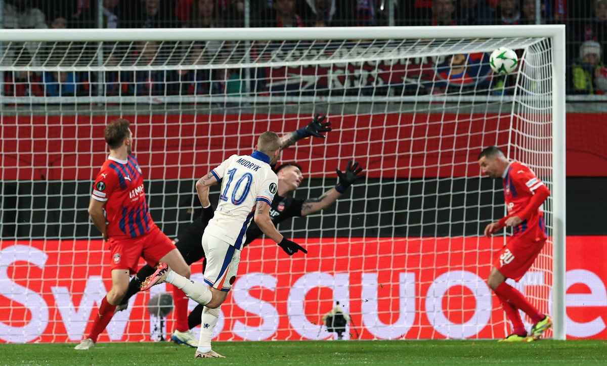 Siri, define ‘top bins’. 🗑️

#CFC | #UECL