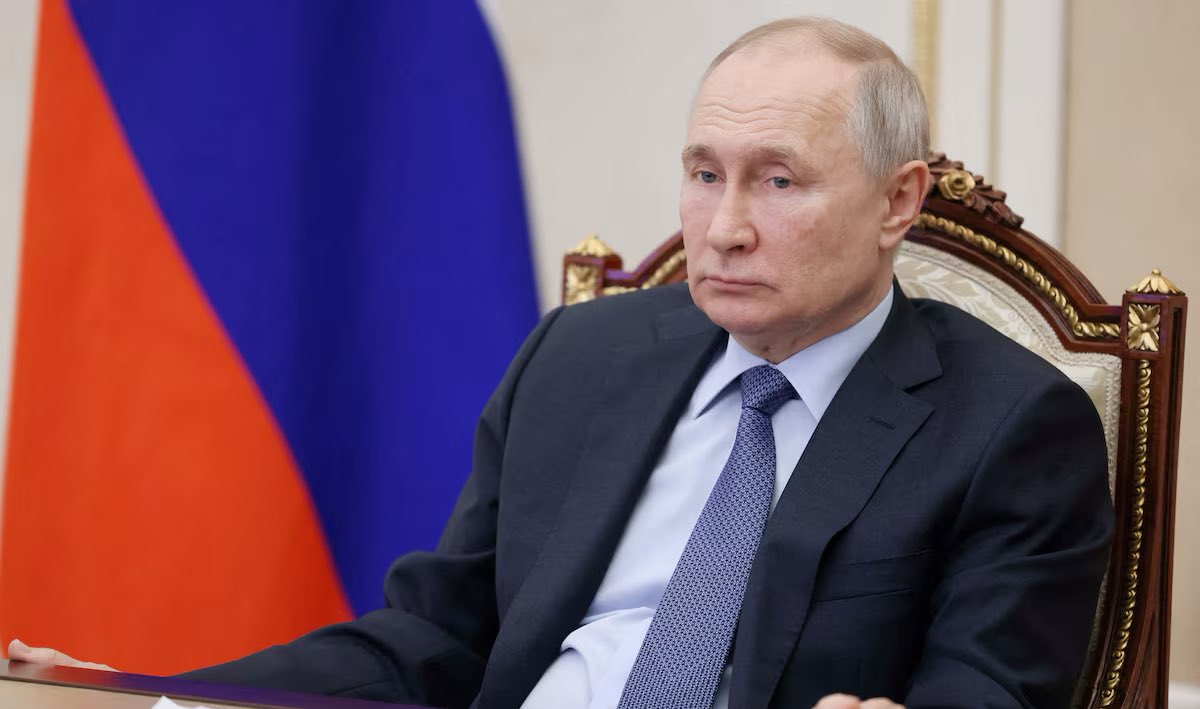 BRICSinfo's tweet image. JUST IN: 🇺🇸🇺🇦 US President-elect Trump's team proposes halting all US weapons deliveries to Ukraine if it does not enter peace talks with Russia.