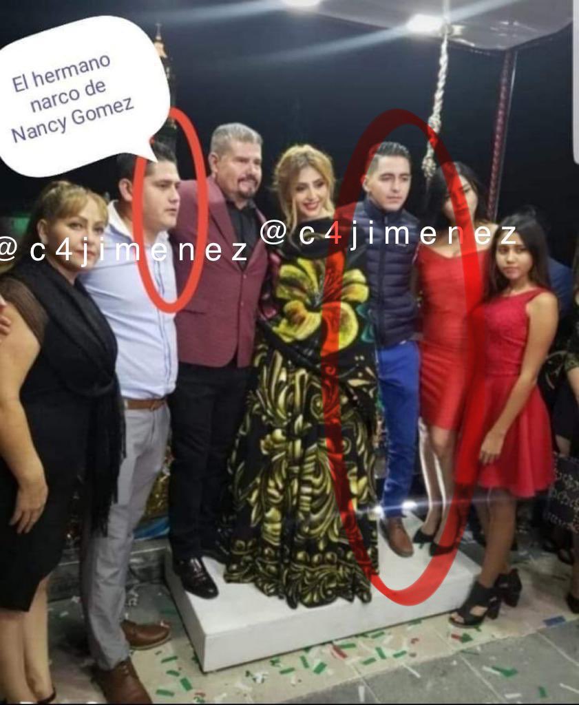 c4jimenez's tweet image. SE HIZO la VISTIMA… YA VAN TRAS ELLA
Es Nancy Gómez
Alcaldesa de #Chicoloapan
Hace tiempo exhibimos aquí a su familia y sus policías criminales.
Ella dijo q la atacaba por ser mujer.
Hoy sus hermanos y sus mandos de policía son buscados por @FiscaliaEdomex 
Y van tras ella.