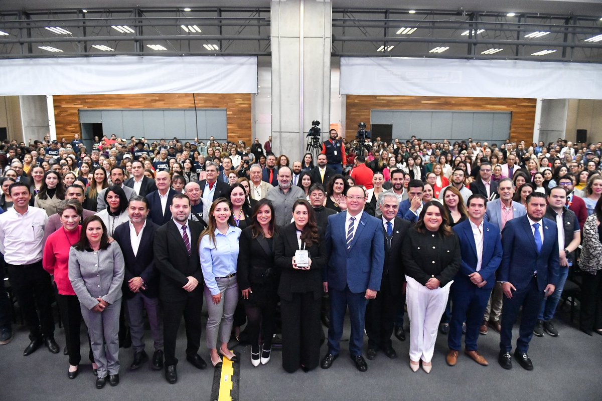 TereJimenezE's tweet photo. BUSINESS TECH FORUM 2024 

Esta mañana inauguramos el Business Tech Forum 2024 que se llevará a cabo en las instalaciones de FICOTRECE hoy jueves 28 y viernes 29 de noviembre con talleres, conferencias y exposiciones que impulsan el desarrollo de negocios tecnológicos en el estado. 

Durante estos días, podrás conocer y hacer networking con emprendedores y empresarios en áreas de innovación y tecnología. ¡Te esperamos!

#ElGiganteDeMéxico