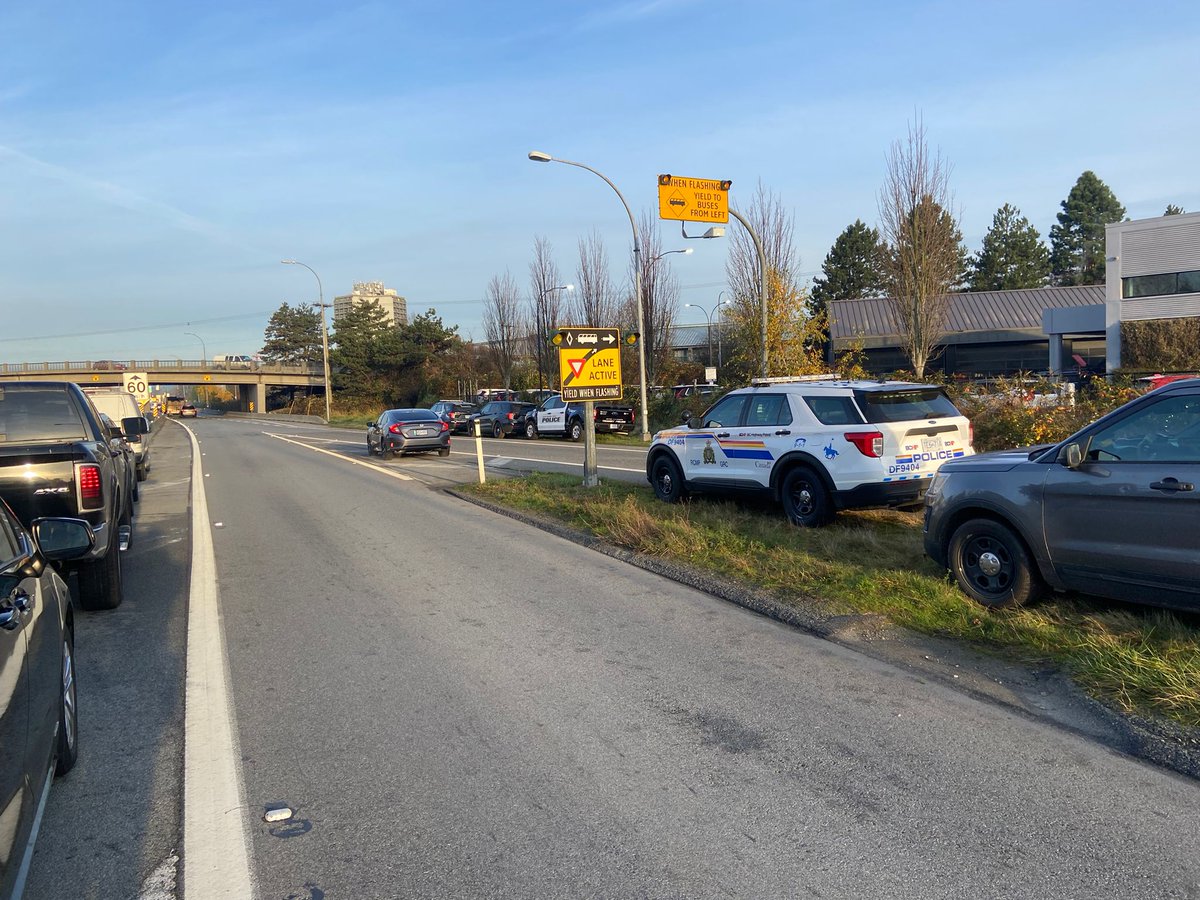 No one likes a cheater!!!
This is why we receive complaints regularly about bus lane use. 
Over a few days, we did some targeted enforcement at various locations in the Metro Vancouver area, resulting in over 400 violations being issued related to unauthorized bus lane use.
