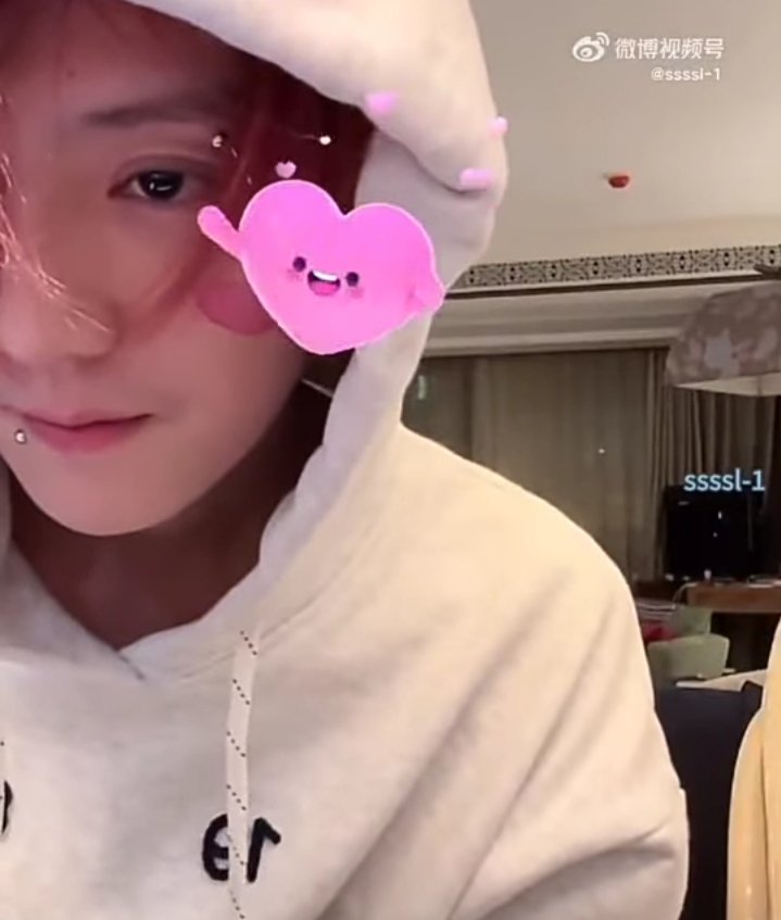 kaicy1514's tweet photo. first exo mem join     luhan played
the first snow             exo's first 
Challenge 2023          snow on his
                                            Douyin live 
                                                2024 https://t.co/C6UEdCzOSM