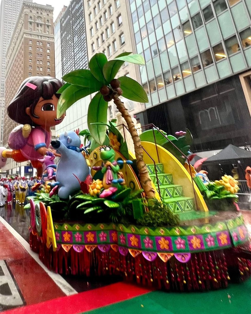 PINARECORDS1's tweet image. Rompió @NattiNatasha en #MacysParade 👏🏻