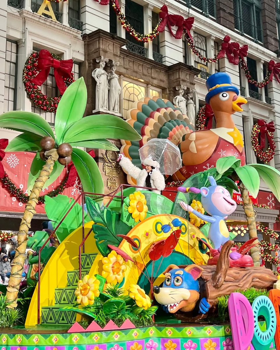 PINARECORDS1's tweet image. Rompió @NattiNatasha en #MacysParade 👏🏻