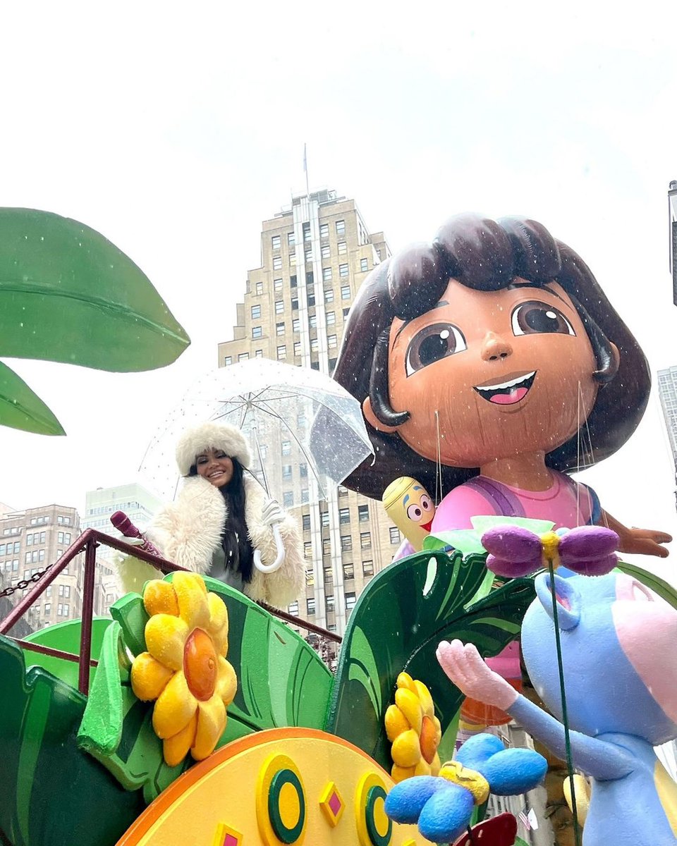 PINARECORDS1's tweet image. Rompió @NattiNatasha en #MacysParade 👏🏻