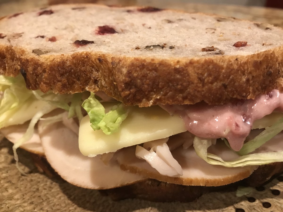 Cranberry Walnut Turkey Sandwich - great for leftovers!

festivalfoods.net/cooking/4693/C…

#explorecookcreate
