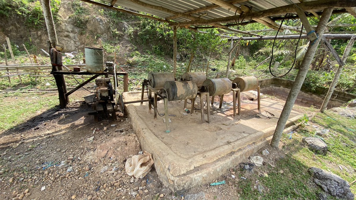 SamWarne14's tweet photo. Home built stamp mills  and ball mills are very common in Indonesia for small scale mining. Many people have them right in their front yard, with ore bags stacked in the street ready for processing. https://t.co/gI5ceVTn1u