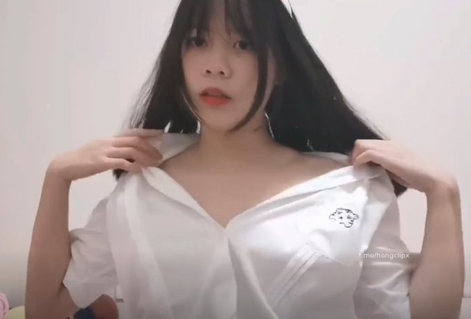 Váy kẻ dâm đãng móc thôi là chưa đủ