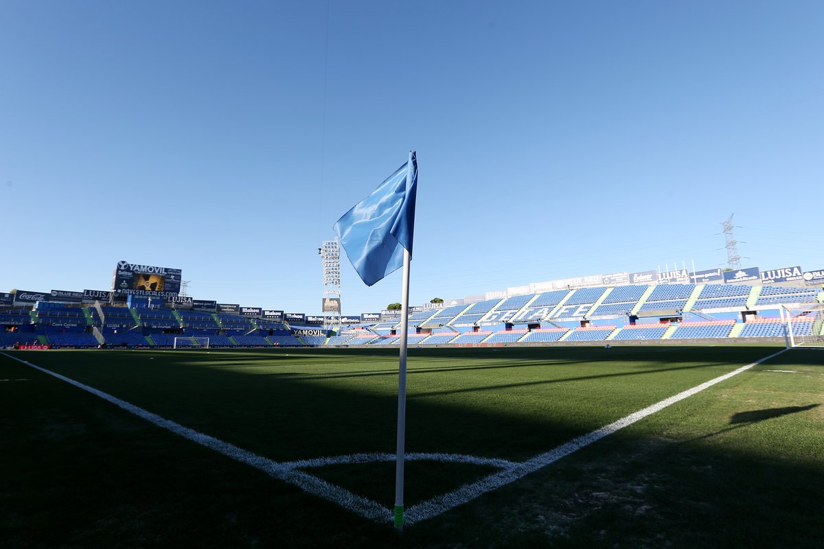 Sp_Getafe's tweet photo. 🎙🔵 Ángel Torres en @marca: "No me dan la licencia. Espero que se solucione y si no habrá que explicárselo a la gente y quedarnos como estamos. Se seguirán mojando y pasando frío. Otra cosa no puedo hacer. El proyecto está hecho, pero no podemos hacer otra cosa". https://t.co/c3tI6N2eR2