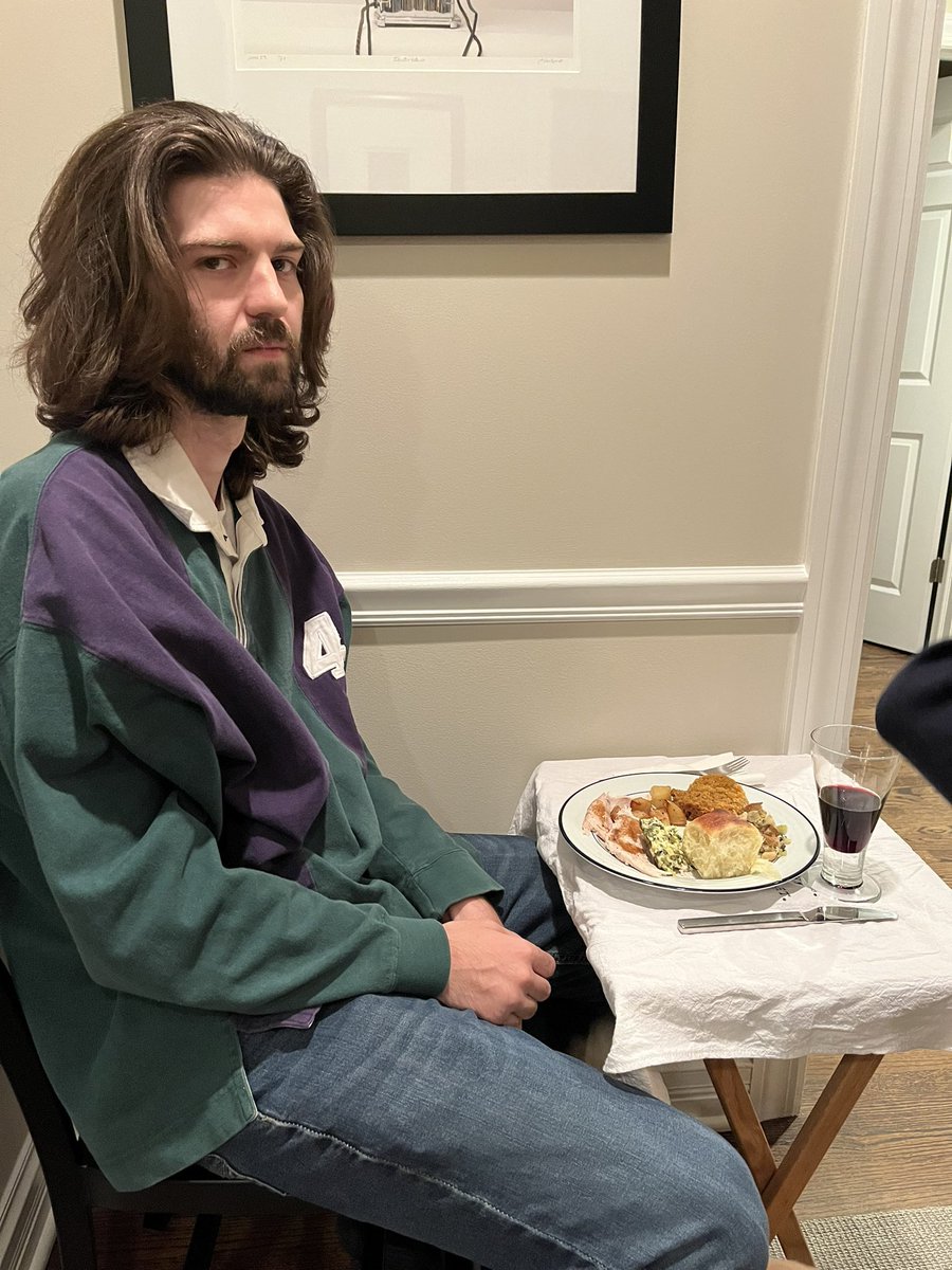 Jacob_Readdy's tweet image. My girlfriends family didn’t have enough room for me at the dinner table