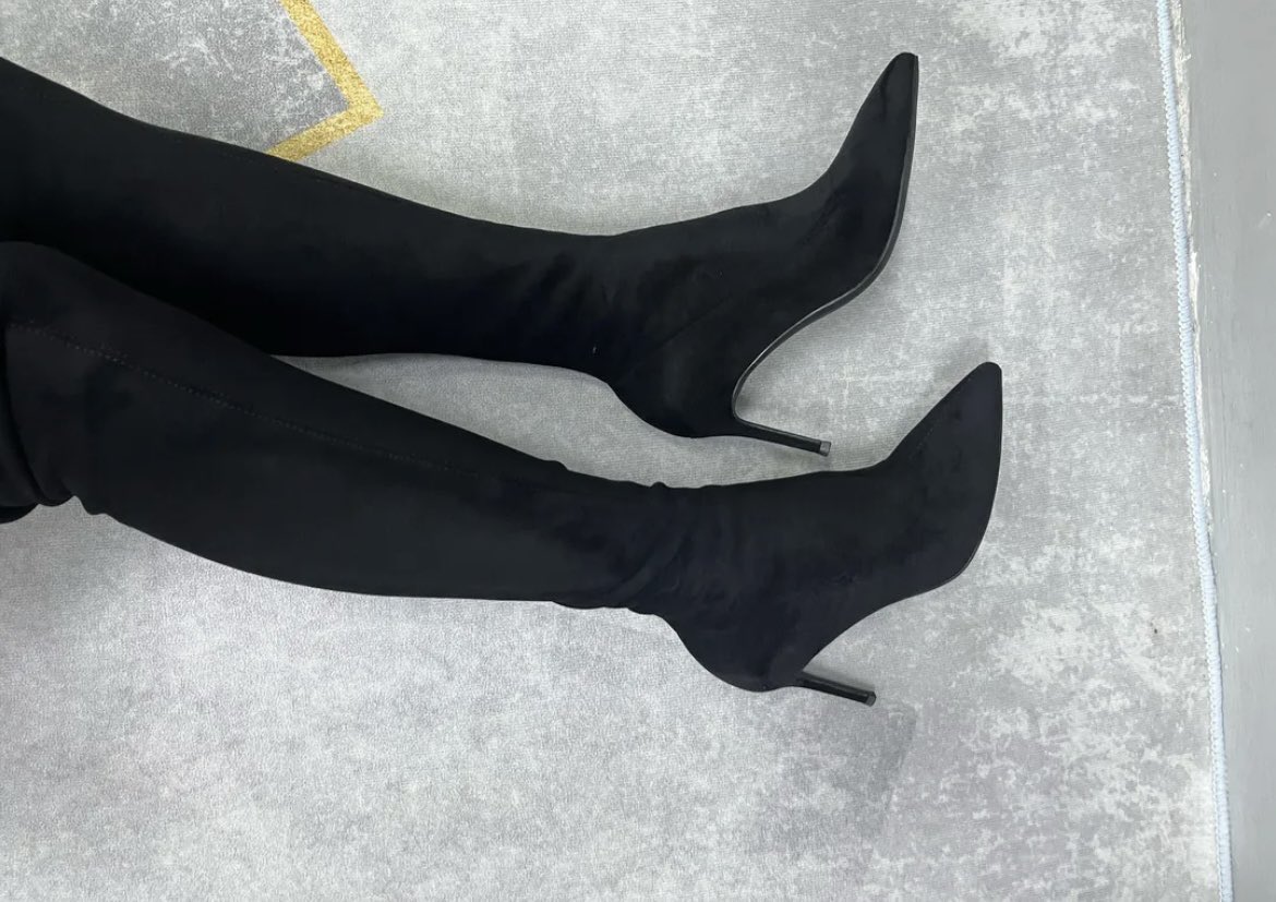 今天没有腿，但有显腿长的过膝靴👢 https://t.co/6oxJIWw8Qc