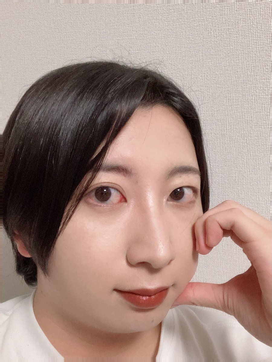 超久しぶりにメイクした✨
左右で二重幅違うのが最近の悩み😥
#中性 #LGBTQさんと繋がりたい