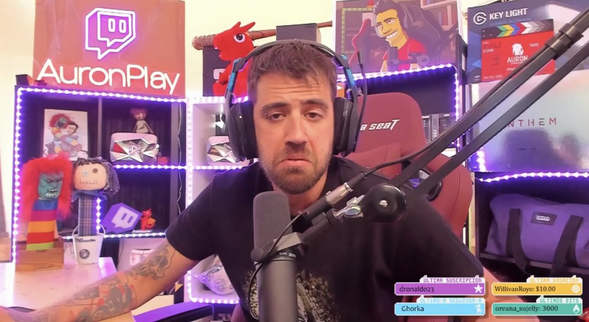 eduarzo502's tweet photo. 🚨🚨🚨🚨 bomba de última hora Rosalía contesta al fandom de auronplay diciendo que está más que ready para lo que él necesite https://t.co/OnHdBtE8dF
