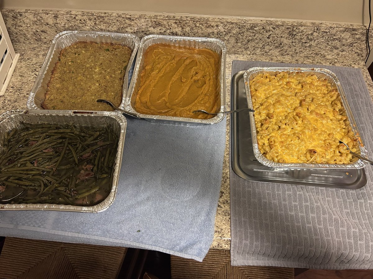 SignOnThe_X's tweet photo. Happy Thanksgiving 🍁🦃🍽 https://t.co/OxVloI4zTu
