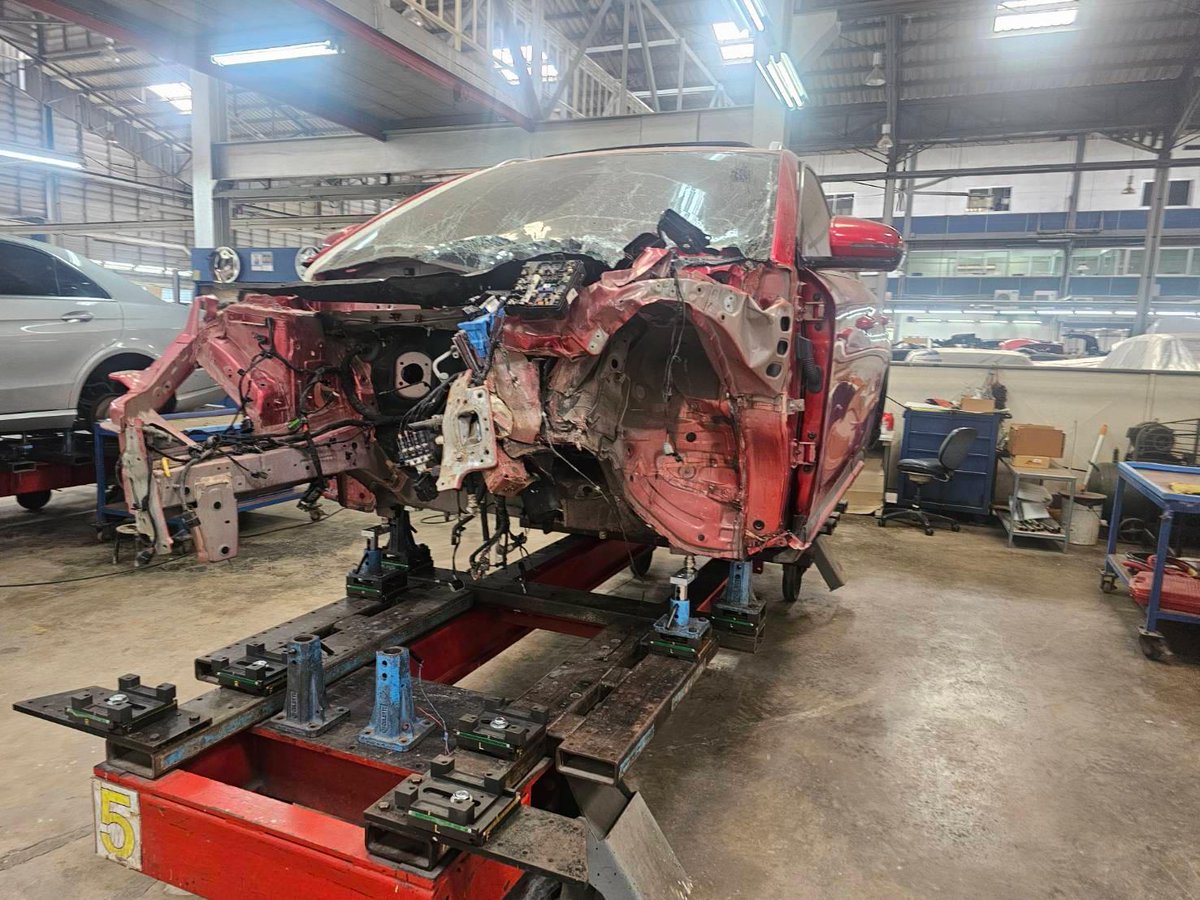 Celettegroup's tweet image. In  Thailand, the #BYD Atto 3 sustained significant damage in a frontal  collision. It is now positioned on a #Celette #framemachine, using our  universal jig (Cameleon) set to ensure precise alignment and  restoration. Their goal is to repair the vehicle to meet OEM standards.